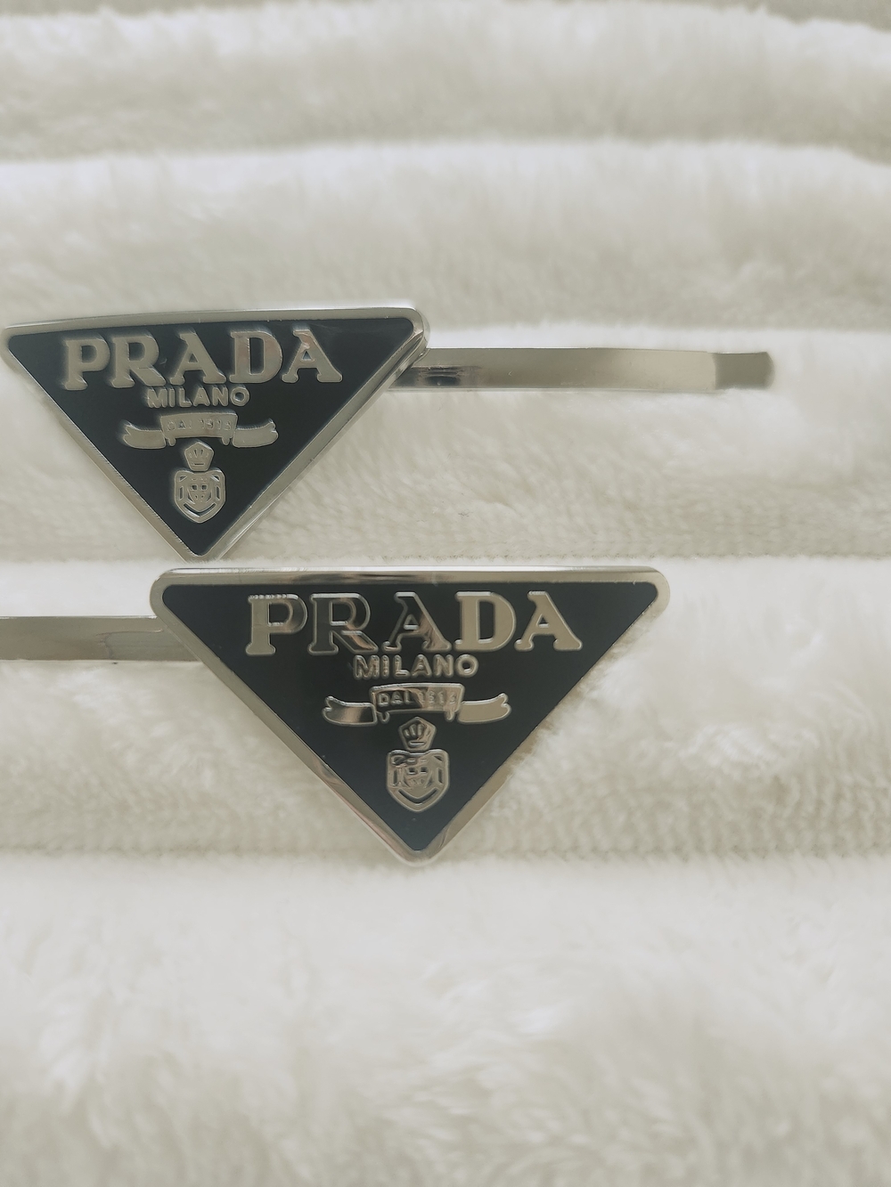 Silver Triangle Enamel Logo Bobby Pin Set Black Hair Clips - Picture 2 of 3